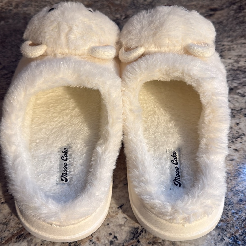 Moon Cakes Cute Bear Slippers NWOT - Picture 2 of 5